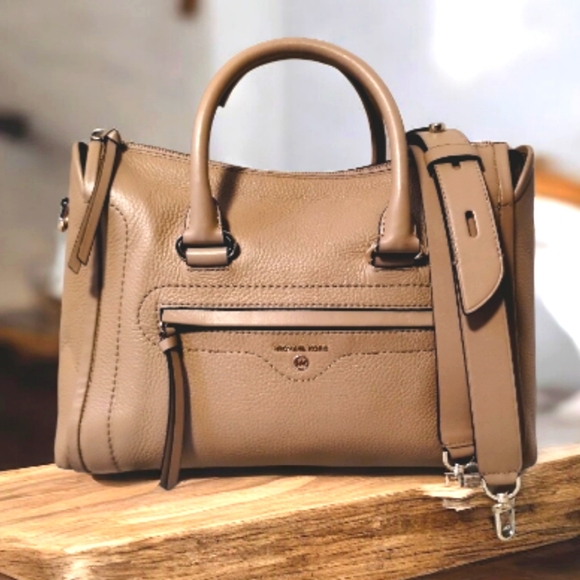 Michael Kors Carine Medium Genuine Leather Satchel With COA - Picture 1 of 15